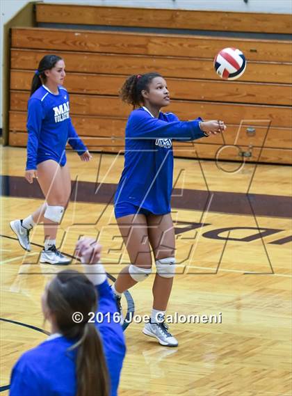 Thumbnail 1 in MacArthur [Douglas] vs Brandeis (Paul Taylor Gym) photogallery.