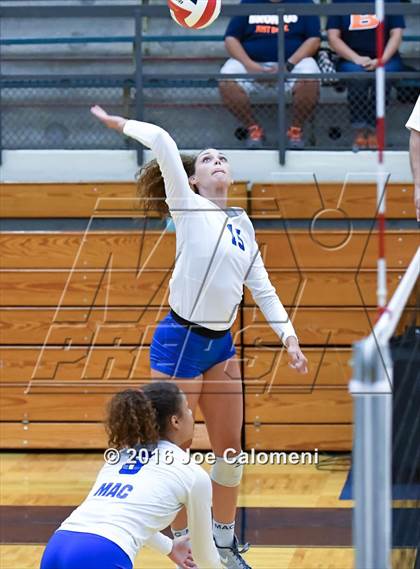 Thumbnail 3 in MacArthur [Douglas] vs Brandeis (Paul Taylor Gym) photogallery.