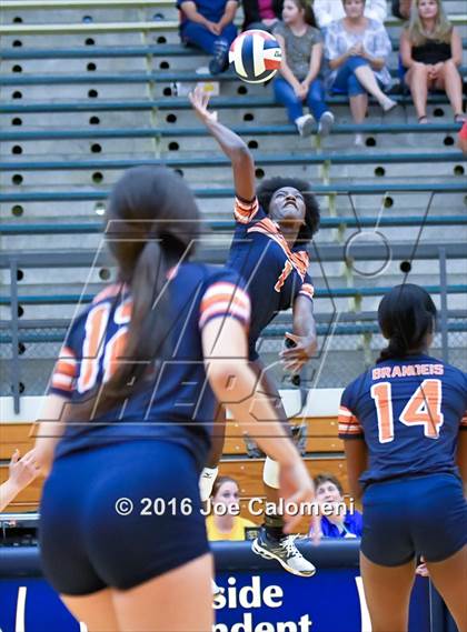 Thumbnail 1 in MacArthur [Douglas] vs Brandeis (Paul Taylor Gym) photogallery.