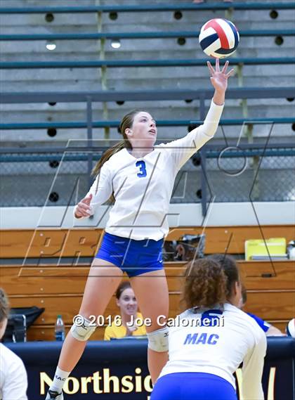 Thumbnail 3 in MacArthur [Douglas] vs Brandeis (Paul Taylor Gym) photogallery.