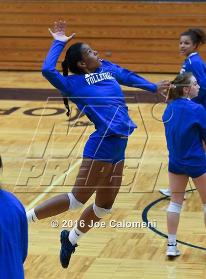 Thumbnail 2 in MacArthur [Douglas] vs Brandeis (Paul Taylor Gym) photogallery.