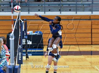Thumbnail 3 in MacArthur [Douglas] vs Brandeis (Paul Taylor Gym) photogallery.