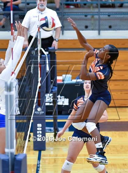 Thumbnail 1 in MacArthur [Douglas] vs Brandeis (Paul Taylor Gym) photogallery.