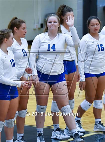 Thumbnail 2 in MacArthur [Douglas] vs Brandeis (Paul Taylor Gym) photogallery.