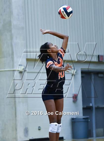 Thumbnail 2 in MacArthur [Douglas] vs Brandeis (Paul Taylor Gym) photogallery.