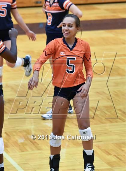 Thumbnail 3 in MacArthur [Douglas] vs Brandeis (Paul Taylor Gym) photogallery.
