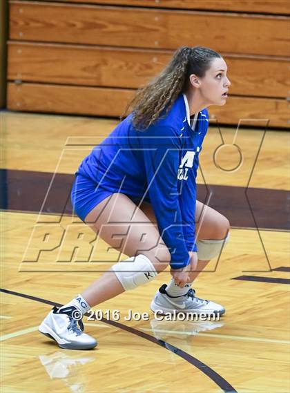 Thumbnail 1 in MacArthur [Douglas] vs Brandeis (Paul Taylor Gym) photogallery.
