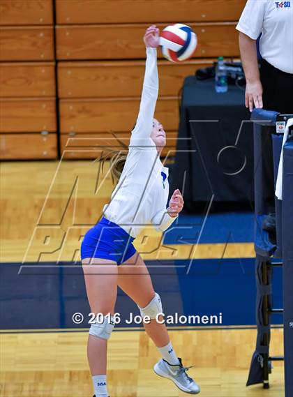 Thumbnail 1 in MacArthur [Douglas] vs Brandeis (Paul Taylor Gym) photogallery.