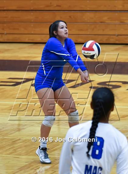 Thumbnail 3 in MacArthur [Douglas] vs Brandeis (Paul Taylor Gym) photogallery.