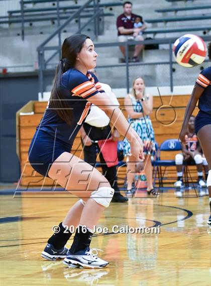 Thumbnail 1 in MacArthur [Douglas] vs Brandeis (Paul Taylor Gym) photogallery.