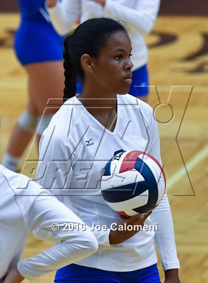 Thumbnail 1 in MacArthur [Douglas] vs Brandeis (Paul Taylor Gym) photogallery.
