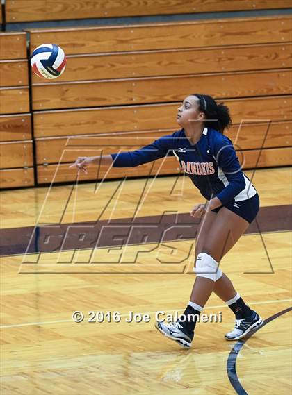Thumbnail 1 in MacArthur [Douglas] vs Brandeis (Paul Taylor Gym) photogallery.