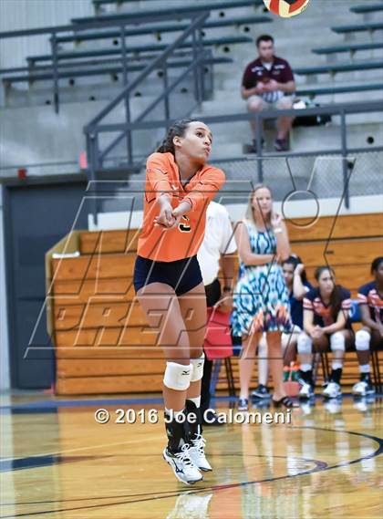 Thumbnail 2 in MacArthur [Douglas] vs Brandeis (Paul Taylor Gym) photogallery.