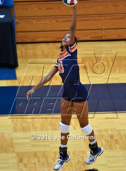 Thumbnail 1 in MacArthur [Douglas] vs Brandeis (Paul Taylor Gym) photogallery.