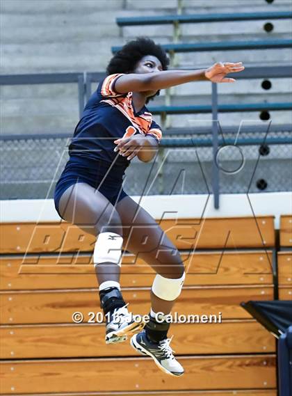 Thumbnail 2 in MacArthur [Douglas] vs Brandeis (Paul Taylor Gym) photogallery.