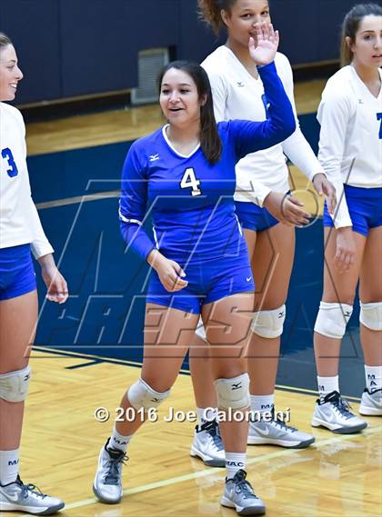 Thumbnail 2 in MacArthur [Douglas] vs Brandeis (Paul Taylor Gym) photogallery.