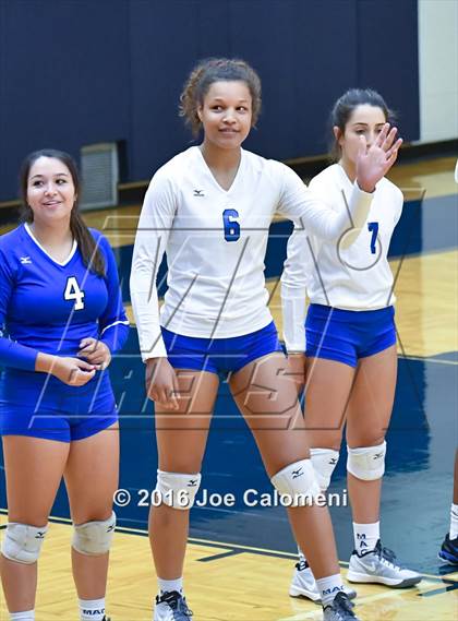 Thumbnail 3 in MacArthur [Douglas] vs Brandeis (Paul Taylor Gym) photogallery.