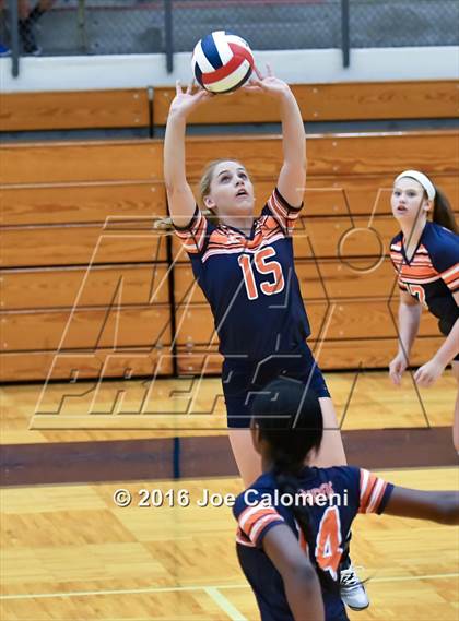 Thumbnail 2 in MacArthur [Douglas] vs Brandeis (Paul Taylor Gym) photogallery.