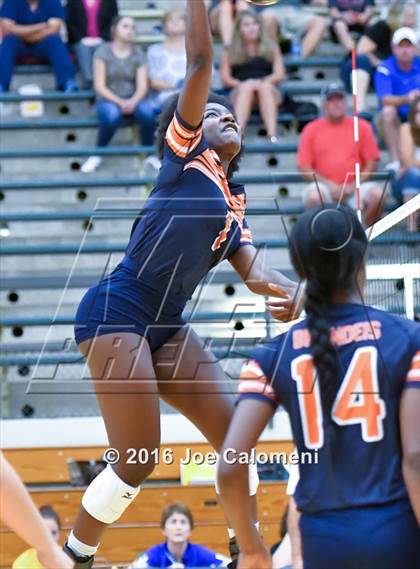 Thumbnail 2 in MacArthur [Douglas] vs Brandeis (Paul Taylor Gym) photogallery.