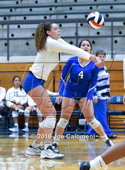 Thumbnail 3 in MacArthur [Douglas] vs Brandeis (Paul Taylor Gym) photogallery.