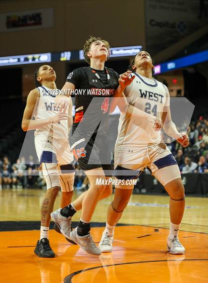 Thumbnail 3 in Pocono Mountain West vs. Northampton photogallery.