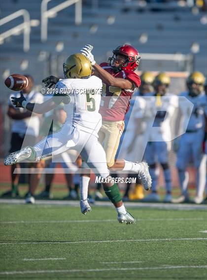 Thumbnail 2 in JSerra Catholic vs. St. Joseph Regional (Honor Bowl) photogallery.