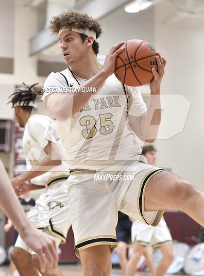 Thumbnail 3 in Bellevue vs. Oak Park (Rancho Mirage Holiday Invitational) photogallery.