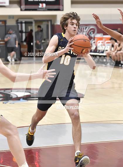 Thumbnail 3 in Bellevue vs. Oak Park (Rancho Mirage Holiday Invitational) photogallery.