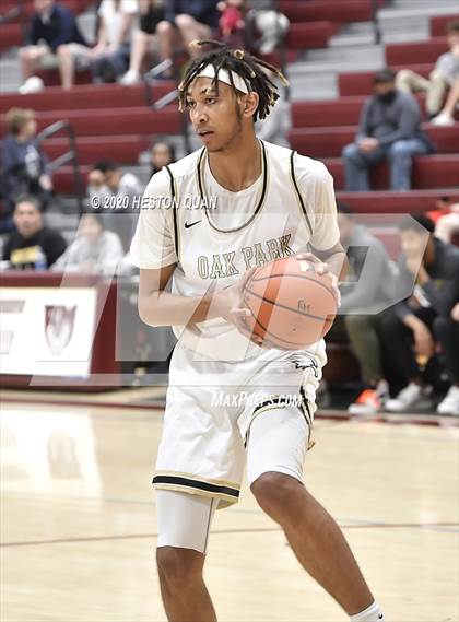 Thumbnail 3 in Bellevue vs. Oak Park (Rancho Mirage Holiday Invitational) photogallery.