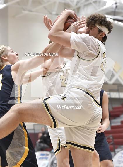Thumbnail 3 in Bellevue vs. Oak Park (Rancho Mirage Holiday Invitational) photogallery.