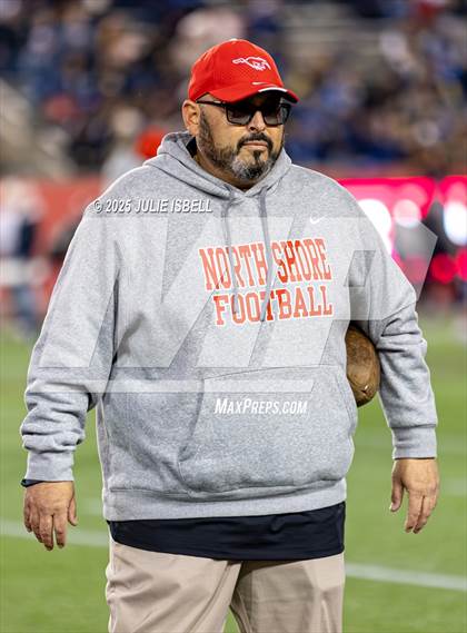 Thumbnail 1 in North Shore vs. Dickinson (UIL 6A D1 Football Regional Final) photogallery.