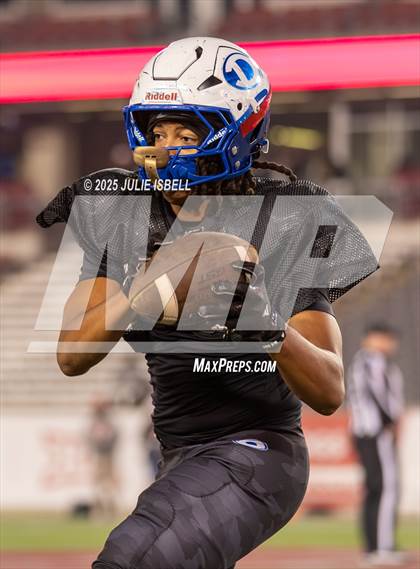 Thumbnail 1 in North Shore vs. Dickinson (UIL 6A D1 Football Regional Final) photogallery.