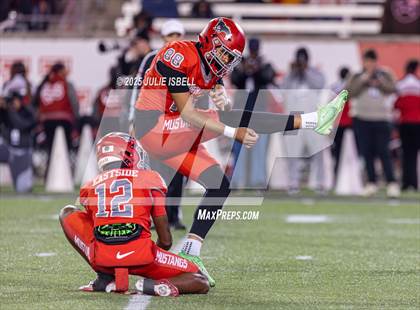 Thumbnail 2 in North Shore vs. Dickinson (UIL 6A D1 Football Regional Final) photogallery.