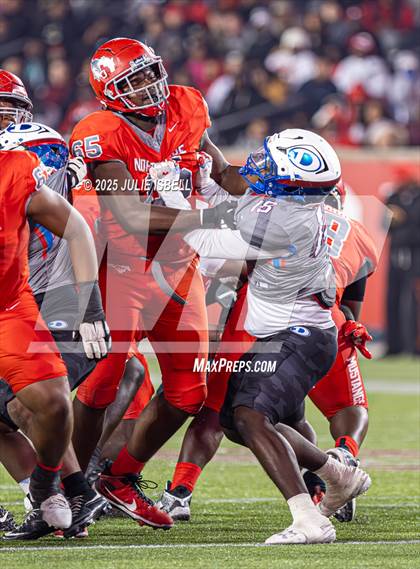 Thumbnail 2 in North Shore vs. Dickinson (UIL 6A D1 Football Regional Final) photogallery.