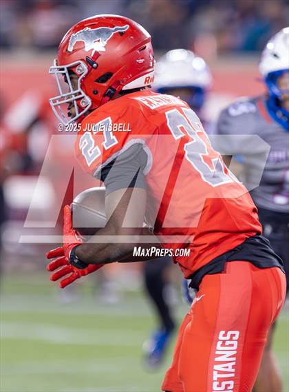 Thumbnail 1 in North Shore vs. Dickinson (UIL 6A D1 Football Regional Final) photogallery.