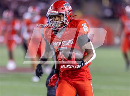 Thumbnail 2 in North Shore vs. Dickinson (UIL 6A D1 Football Regional Final) photogallery.