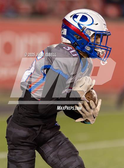 Thumbnail 2 in North Shore vs. Dickinson (UIL 6A D1 Football Regional Final) photogallery.