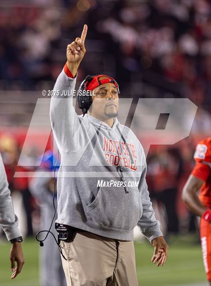 Thumbnail 1 in North Shore vs. Dickinson (UIL 6A D1 Football Regional Final) photogallery.