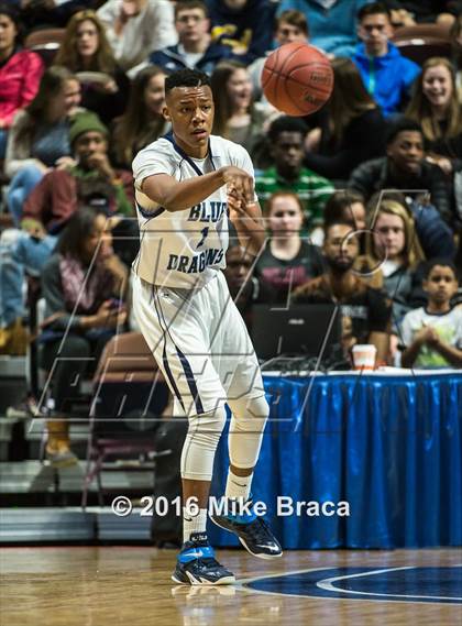 Thumbnail 3 in East Catholic vs. Middletown (CIAC Class L Final) photogallery.