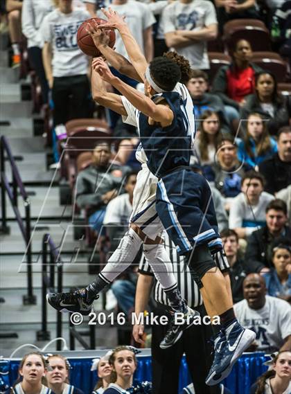 Thumbnail 2 in East Catholic vs. Middletown (CIAC Class L Final) photogallery.
