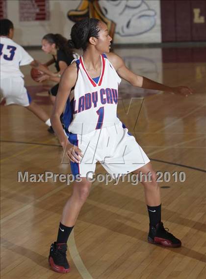 Thumbnail 3 in Serra vs. Canyon (La Canada Tournament) photogallery.