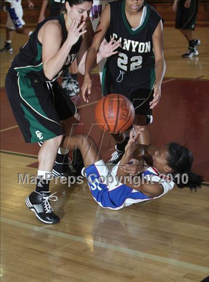 Thumbnail 3 in Serra vs. Canyon (La Canada Tournament) photogallery.