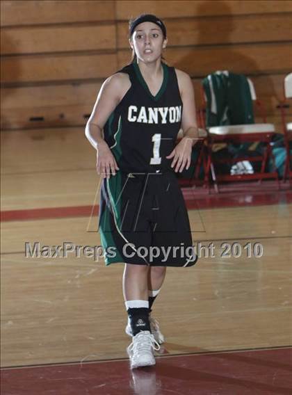 Thumbnail 2 in Serra vs. Canyon (La Canada Tournament) photogallery.