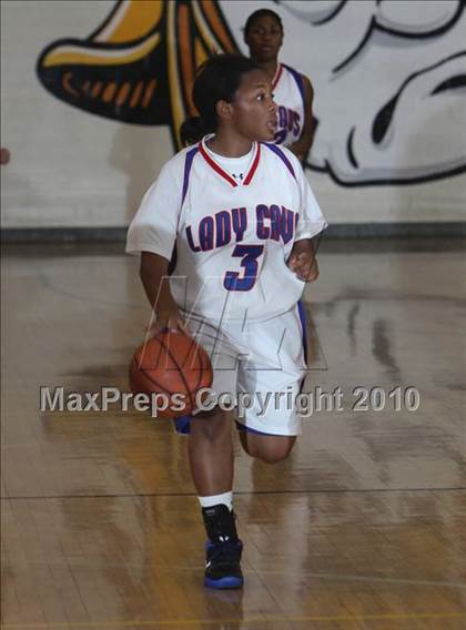 Thumbnail 1 in Serra vs. Canyon (La Canada Tournament) photogallery.