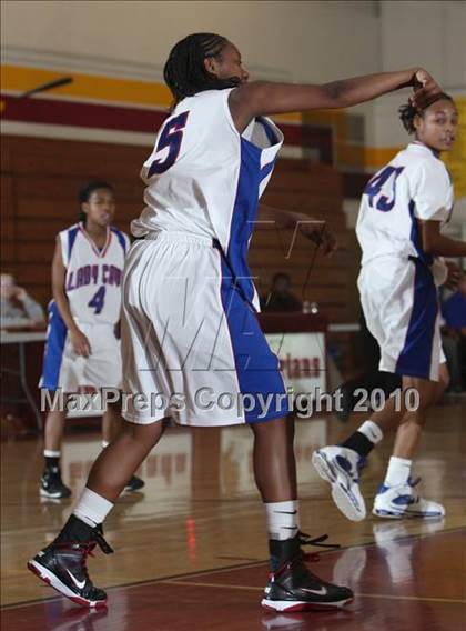 Thumbnail 2 in Serra vs. Canyon (La Canada Tournament) photogallery.