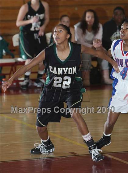 Thumbnail 1 in Serra vs. Canyon (La Canada Tournament) photogallery.