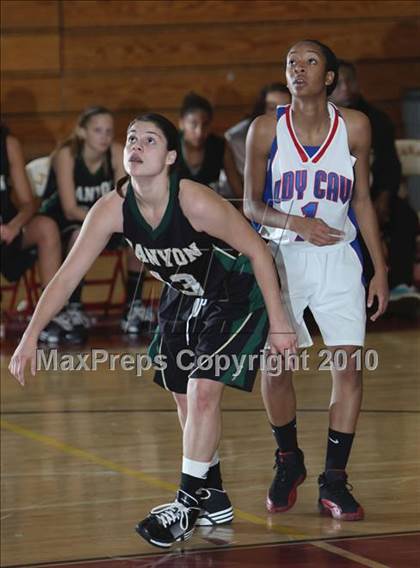Thumbnail 1 in Serra vs. Canyon (La Canada Tournament) photogallery.