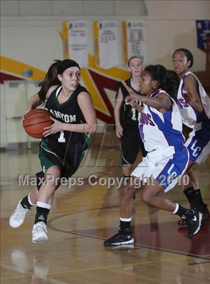 Thumbnail 1 in Serra vs. Canyon (La Canada Tournament) photogallery.