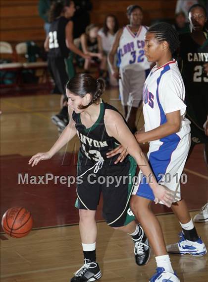 Thumbnail 2 in Serra vs. Canyon (La Canada Tournament) photogallery.