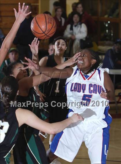Thumbnail 1 in Serra vs. Canyon (La Canada Tournament) photogallery.